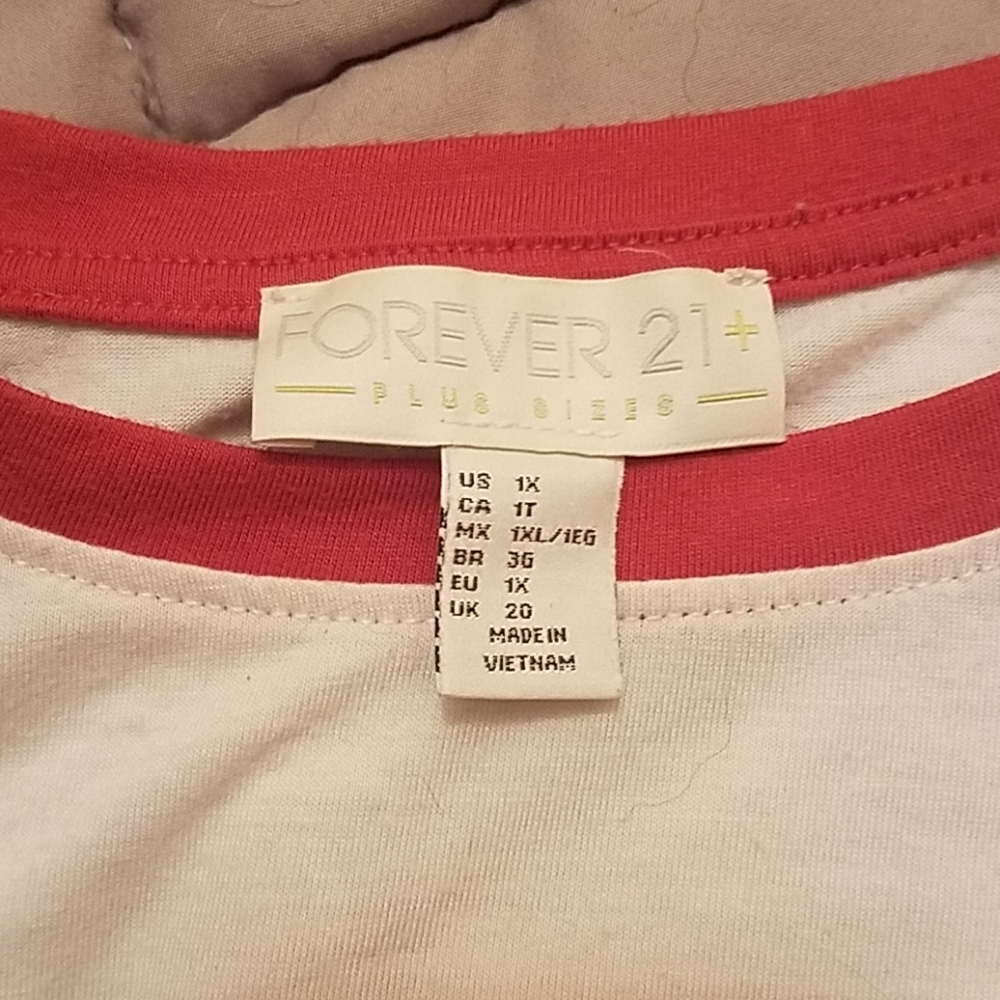 Simple Tee - Picture 3 of 3